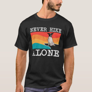 Camiseta Nunca Camine Sola Rat Terrier Senderismo Gráfico