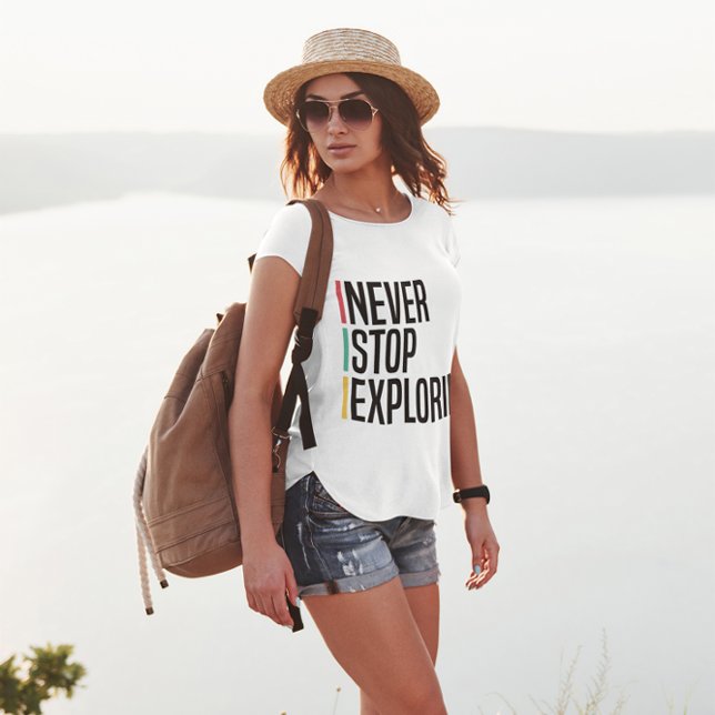 Camiseta Nunca dejar de explorar (Women exploring the world alone)