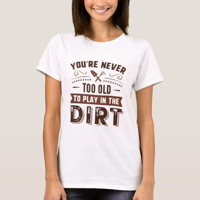 Camiseta Nunca eres demasiado viejo para jugar en la tierra (Anverso)