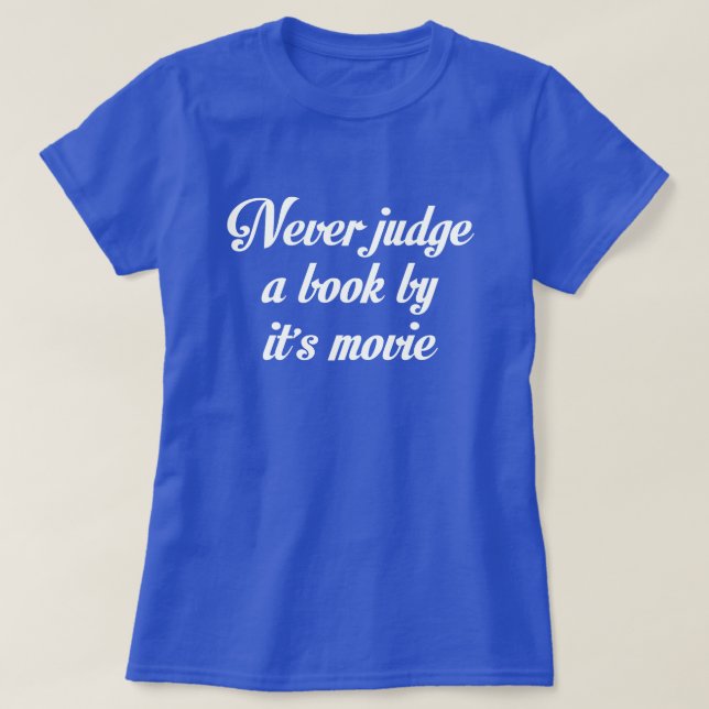 CAMISETA NUNCA JUZGAR UN LIBRO CON SU PELÍCULA (Diseño del anverso)