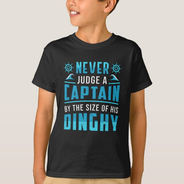 Camiseta Nunca Juzguen A Un Capitán Bote Navegando Graciosa (Anverso)