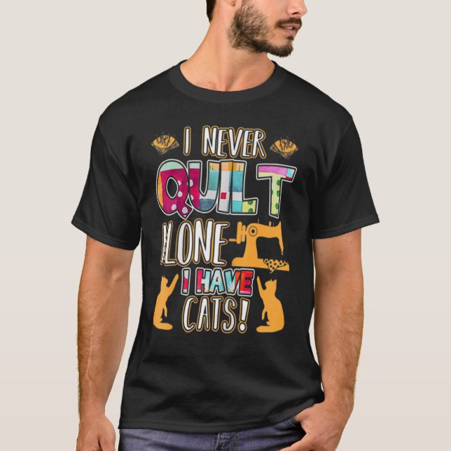 Camiseta Nunca Me Callo Solo, Tengo Gatos Quillando Animal  (Anverso)