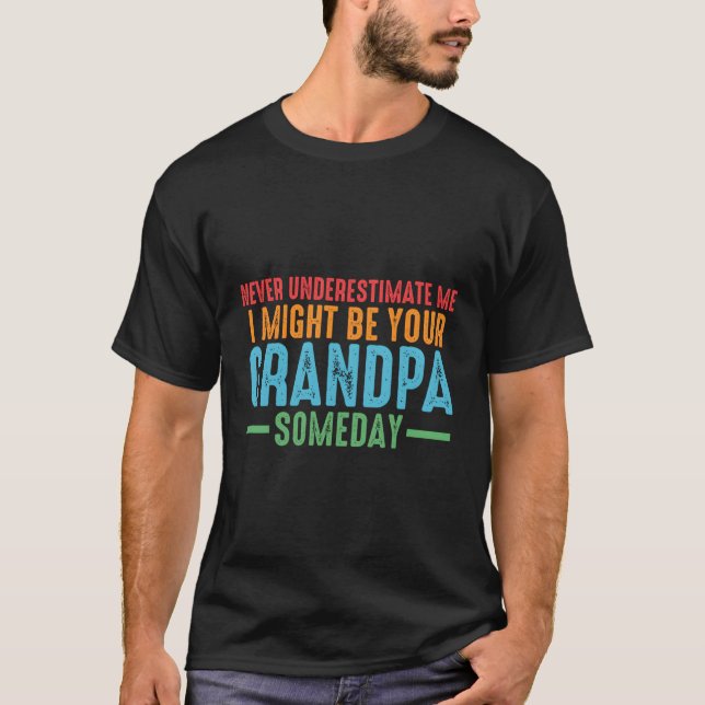 Camiseta Nunca me subestimes que podría ser tu abuelo Gra (Anverso)