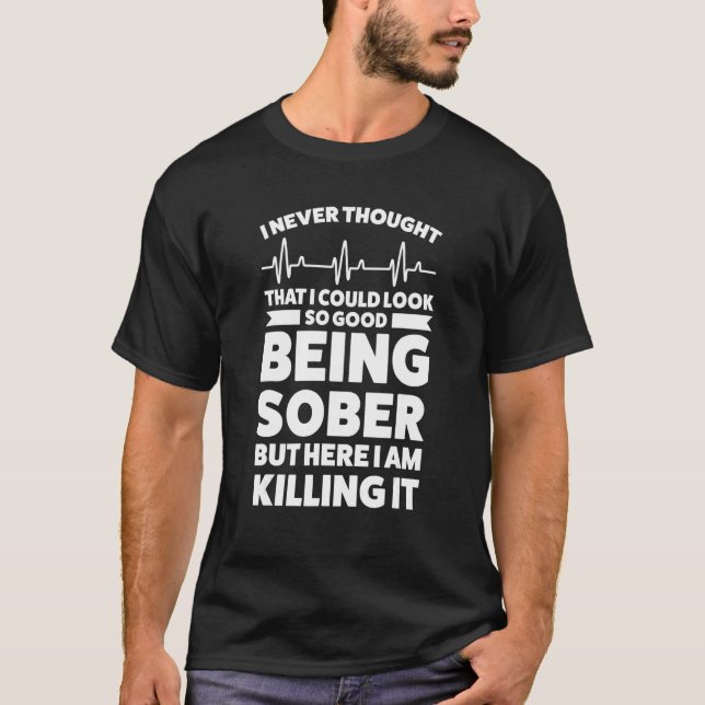 Camiseta Nunca Pensé Que Podría Parecer Ser Sobrio. (Anverso)
