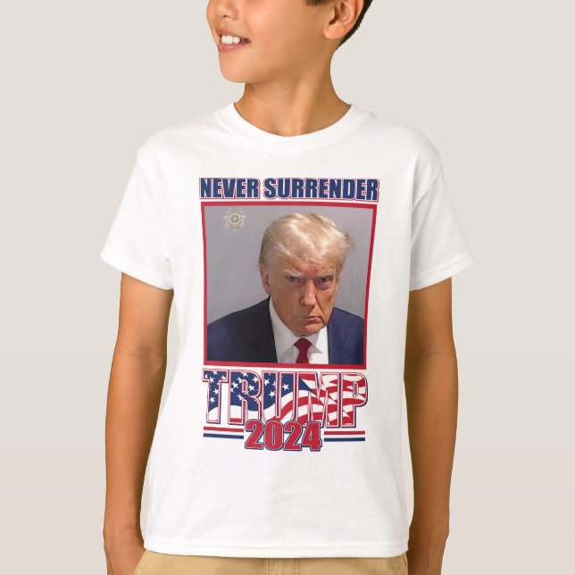 Camiseta Nunca rendirse ante Trump 2024 (Anverso)