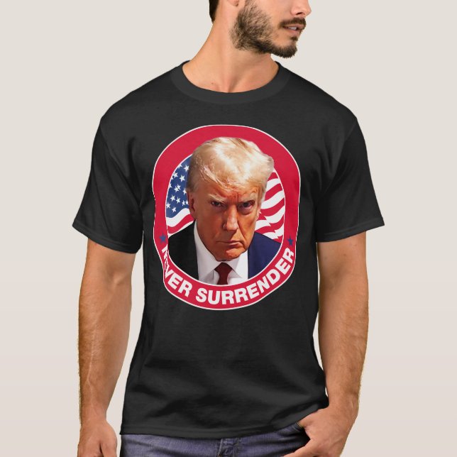 Camiseta Nunca rendirse - Trump Mugshot (Anverso)