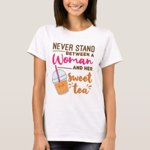 Camiseta Nunca se interponga entre una mujer y su dulce té