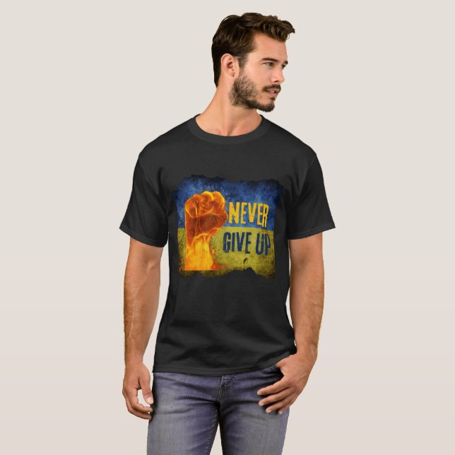 Camiseta Nunca se rindan los puños de Ucrania (Anverso completo)