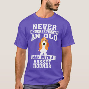 Camiseta Nunca subestimar a un anciano con heridas de fondo