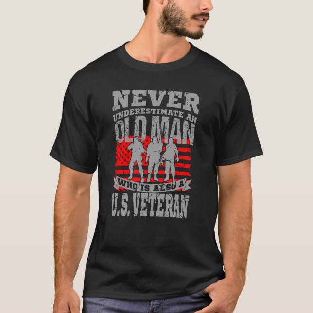 CAMISETA NUNCA SUBESTIMAR A UN VIEJO CON UN DD214 (Anverso)