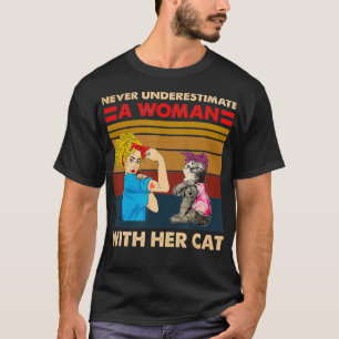 Camiseta Nunca SUBESTIMAR A Una Mujer Con Su Gato