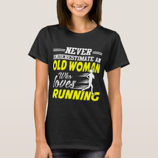 CAMISETA NUNCA SUBESTIMAR A UNA VIEJA AMA CORRIENDO