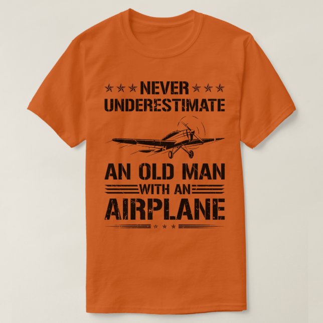 Camiseta Nunca subestimar el avión piloto del viejo hombre (Diseño del anverso)