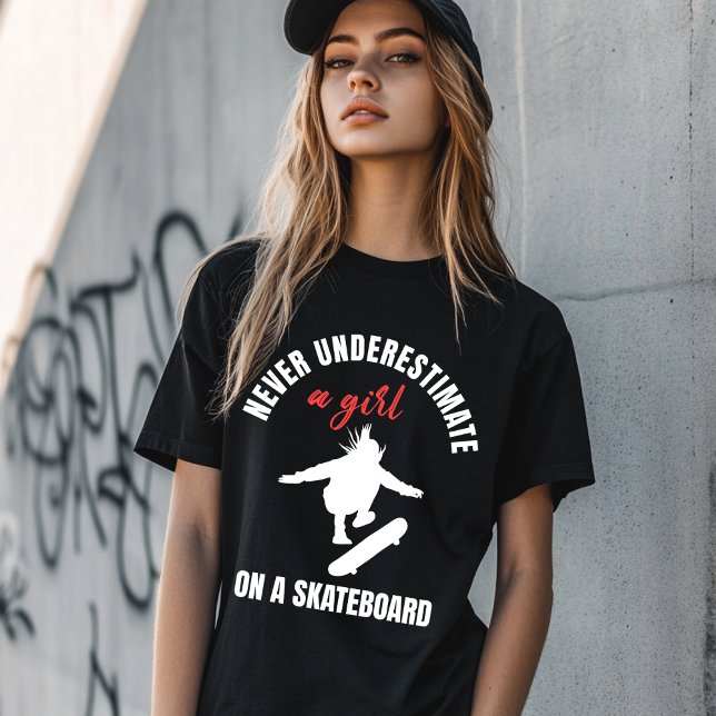 Camiseta Nunca subestimar una tabla de patinaje para Chicas (Subido por el creador)