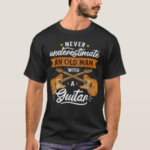 Camiseta Nunca subestimar y viejo con guitarra 2