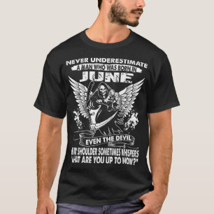 Camiseta Nunca subestime a un hombre que era en junio
