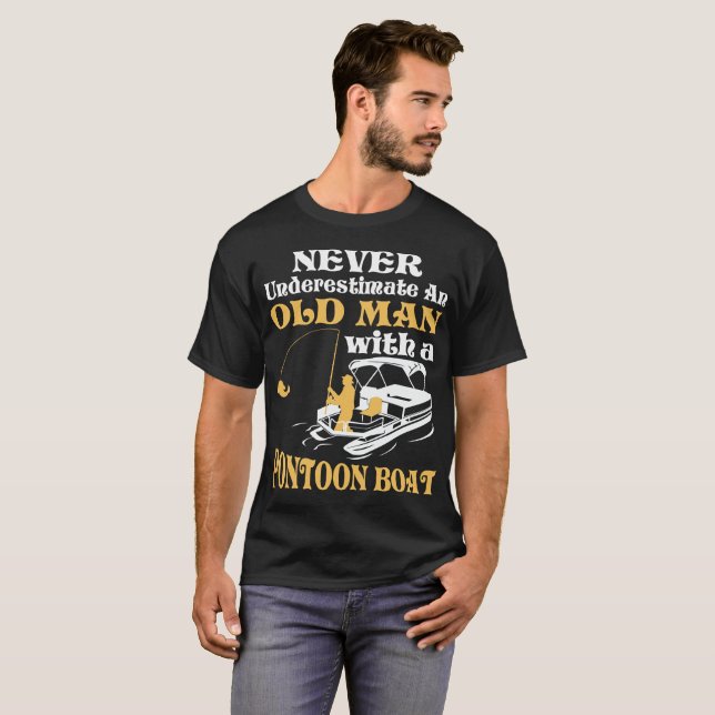Camiseta Nunca subestime a un viejo hombre con un barco el (Anverso completo)