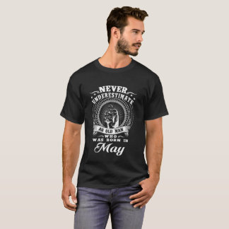 Camiseta Nunca subestime a un viejo hombre que nació