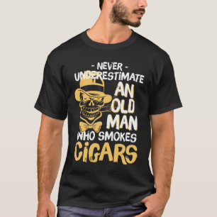 Camiseta Nunca subestime al viejo fumador de cigarros