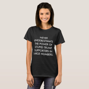 Camiseta Nunca subestime los partidarios estúpidos del