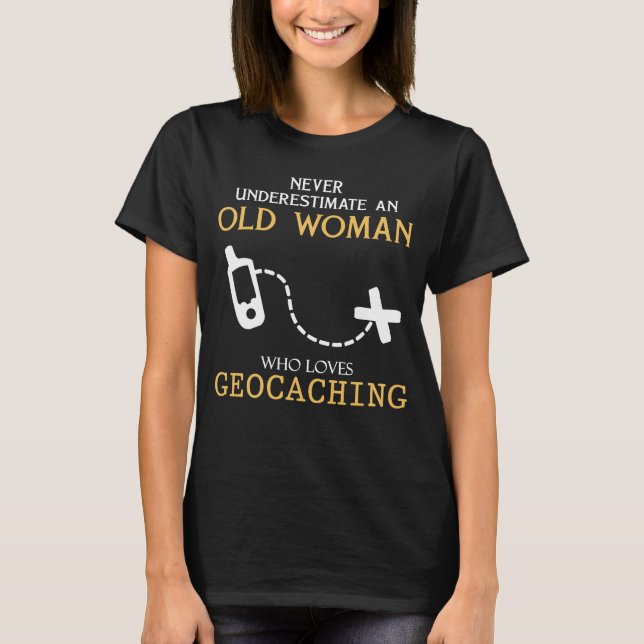 Camiseta Nunca subestimen a la anciana que ama la geocaliza (Anverso)