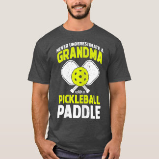 Camiseta Nunca subestimes a la abuelita de las pelotas cómi