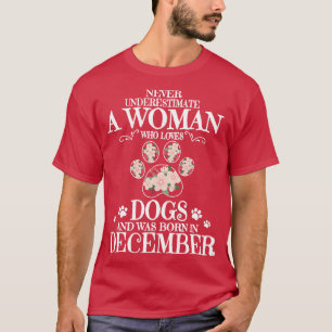 Camiseta Nunca Subestimes A La Mujer Que Ama A Los Perros N