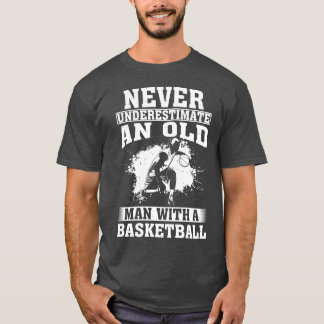 Camiseta Nunca subestimes a un anciano con baloncesto