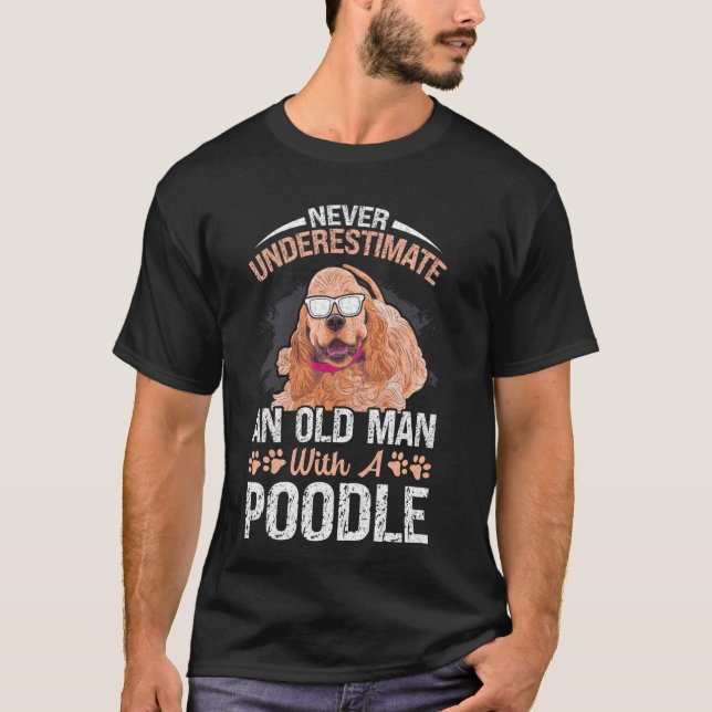 Camiseta Nunca subestimes a un anciano con perro caniche (Anverso)