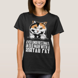 Camiseta Nunca subestimes a un anciano con un gato bobtail