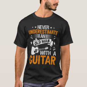 Camiseta Nunca subestimes a un anciano con una guitarra