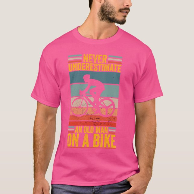 Camiseta Nunca subestimes a un anciano en una bicicleta gra (Anverso)