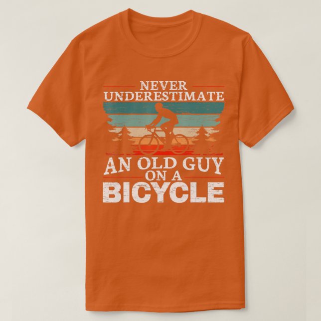 Camiseta Nunca subestimes a un anciano en una bicicleta por (Diseño del anverso)