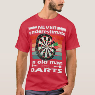 Camiseta Nunca subestimes a un anciano jugando dardos