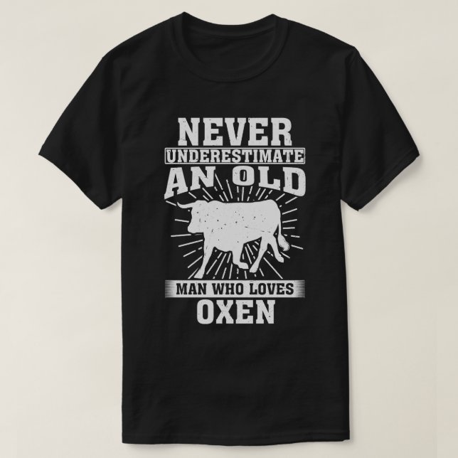 Camiseta Nunca subestimes a un anciano que ama a Oxen (Diseño del anverso)
