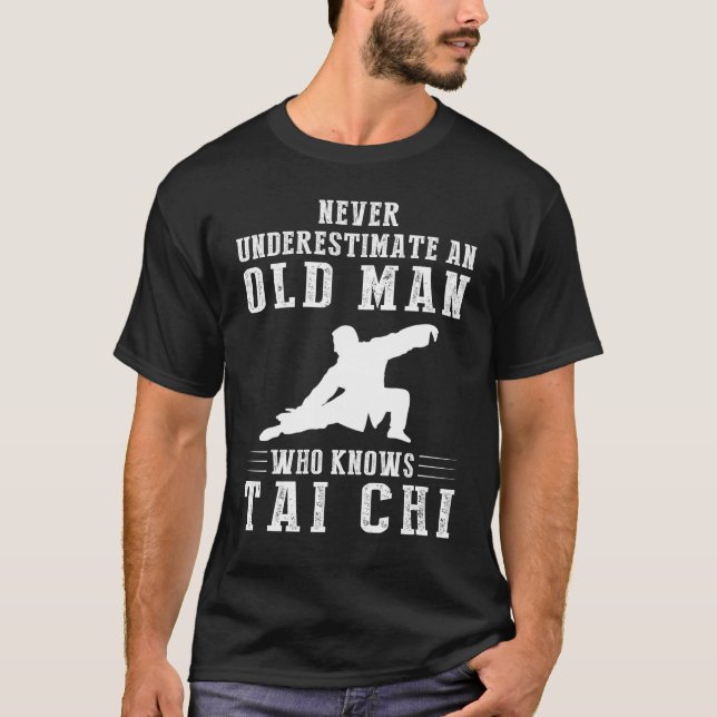 Camiseta Nunca subestimes a un anciano que conoce tai chi (Anverso)