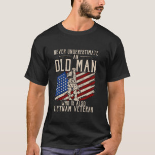 Camiseta Nunca subestimes a un anciano que también es Vietn