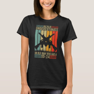 Camiseta Nunca subestimes a un anciano que tiene un DD 214