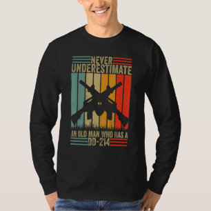 Camiseta Nunca subestimes a un anciano que tiene un DD 214 