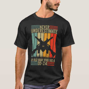 Camiseta Nunca subestimes a un anciano que tiene un DD 214