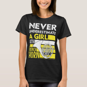 Camiseta Nunca Subestimes A Un Chica Con Un Cuerno Francés