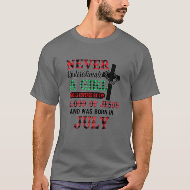 Camiseta Nunca Subestimes A Un Chica Nacido En Julio Guay J (Anverso)