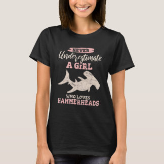 Camiseta Nunca Subestimes A Un Chica Que Ama A Hammerheads