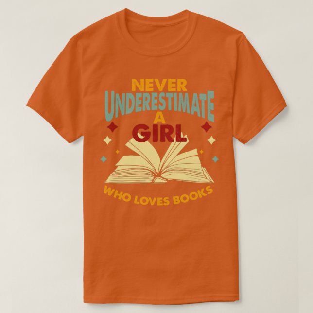 Camiseta Nunca Subestimes A Un Chica Que Ama Los Libros (Diseño del anverso)