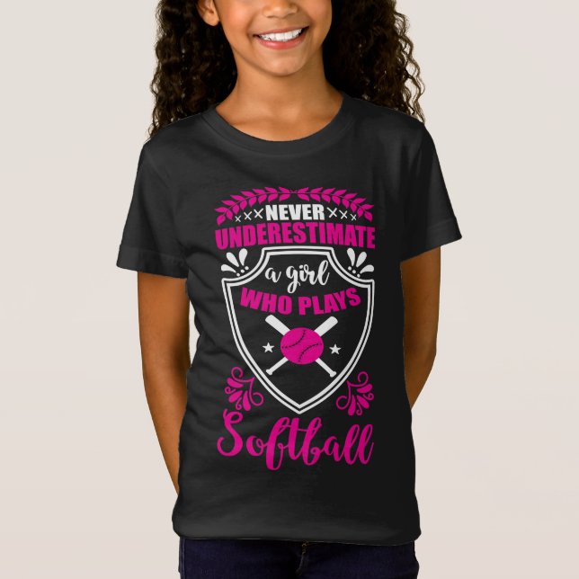 Camiseta Nunca Subestimes A Un Chica Que Juega El Softball  (Anverso)