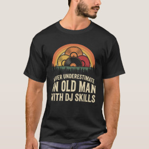 Camiseta Nunca Subestimes a un Hombre Mayor Con Habilidades