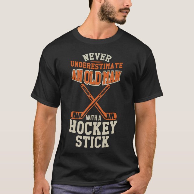 Camiseta Nunca Subestimes A Un Hombre Mayor Con Un Palo Vie (Anverso)
