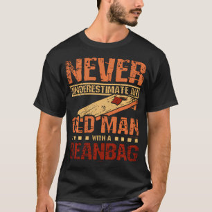 Camiseta Nunca Subestimes a un Hombre Mayor con un Saco de 