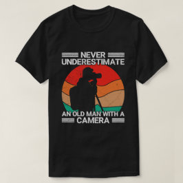 Camiseta Nunca Subestimes a un Hombre Mayor con una Cámara