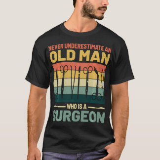 Camiseta Nunca Subestimes a un Hombre Mayor Que Es Cirujano